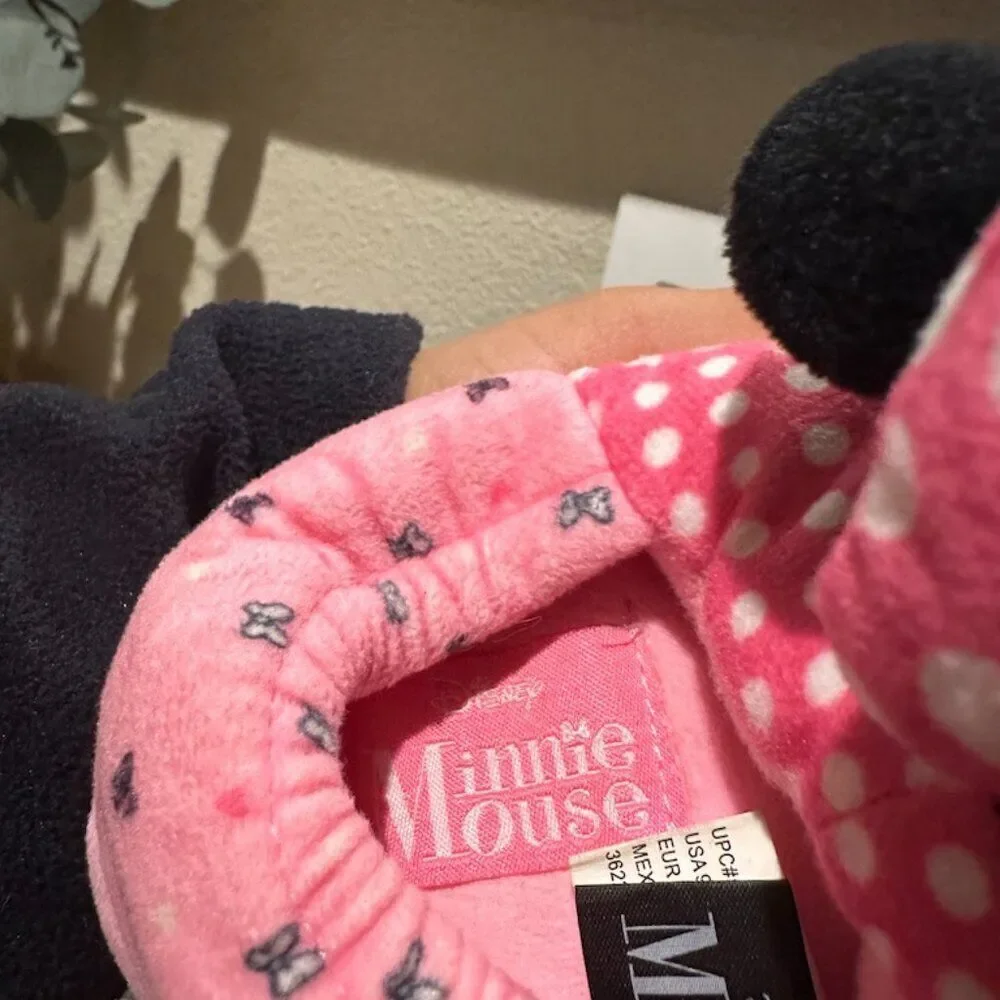 NWOT Minnie Mouse Pink Slippers with Minnie Head Size 9/10